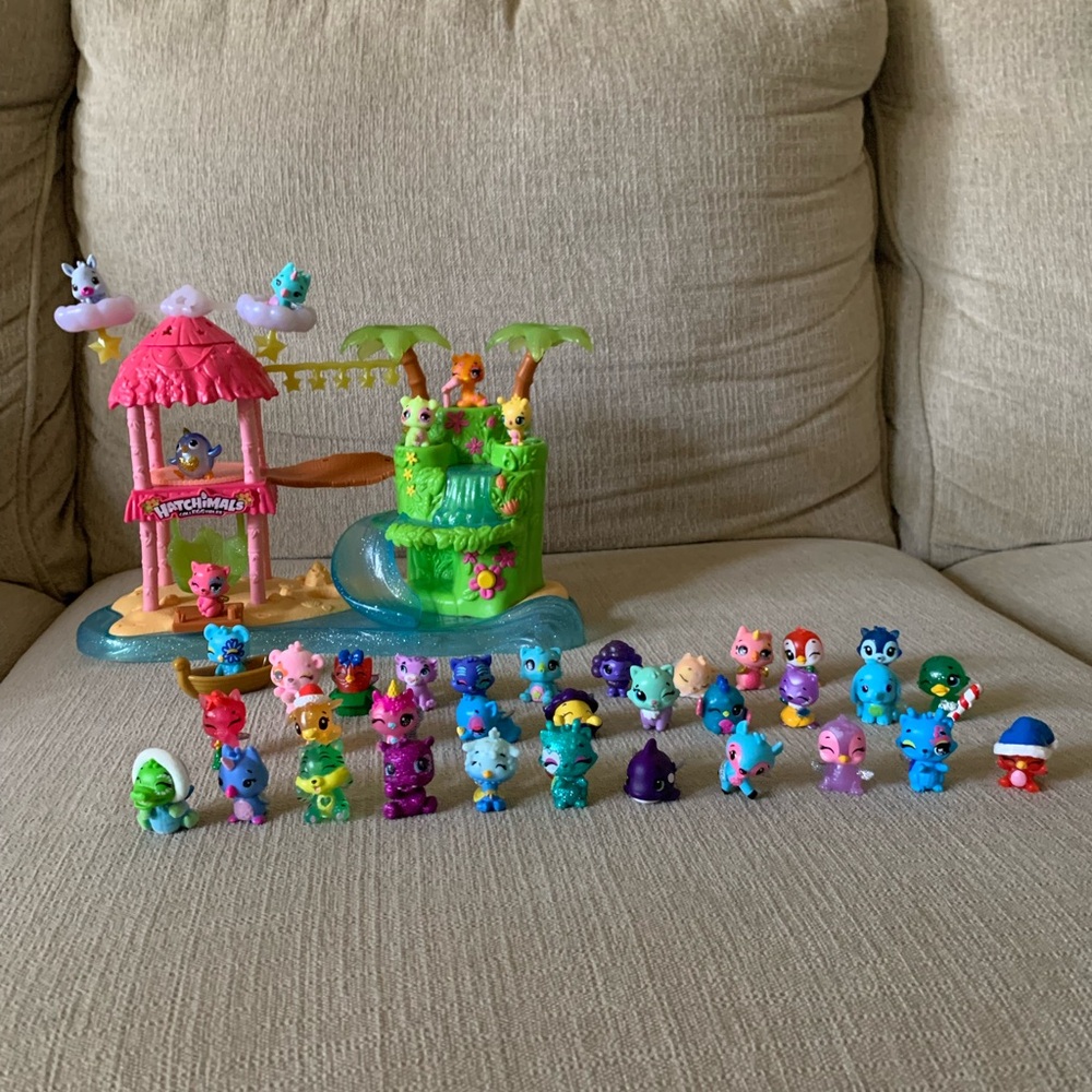 Hatchimals Colorful Playset with Mini Figures Lot INCLUDES 40 Characters